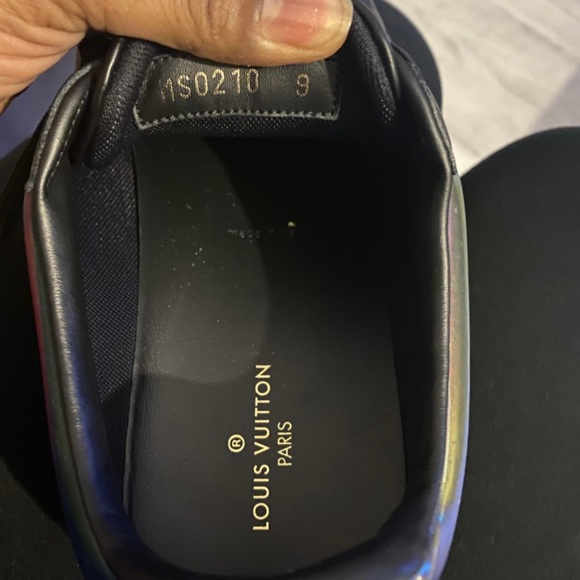 Selling a used LV LUXEMBOURG sneakers like New. - Picture 5 of 5